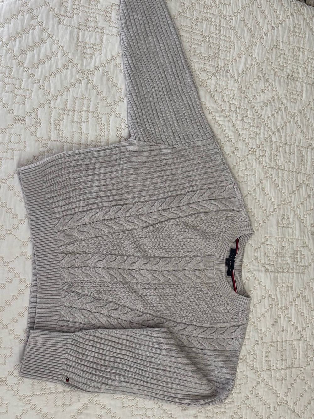 Tommy Hilfiger Women's Light Gray Cable Knit Crewneck Sweater